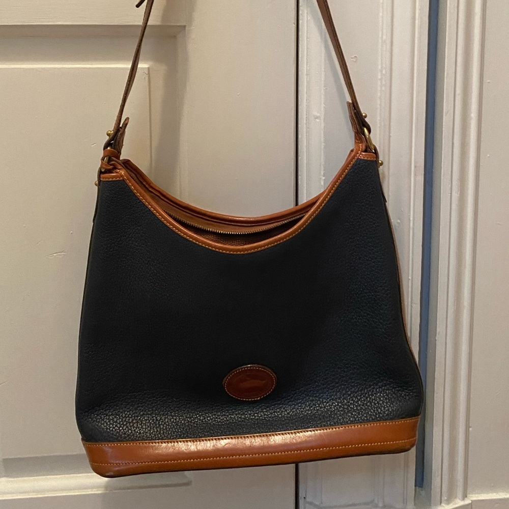 Vintage Dooney and Bourke Pebbled Navy Leather Handbag. - Picture 2 of 7